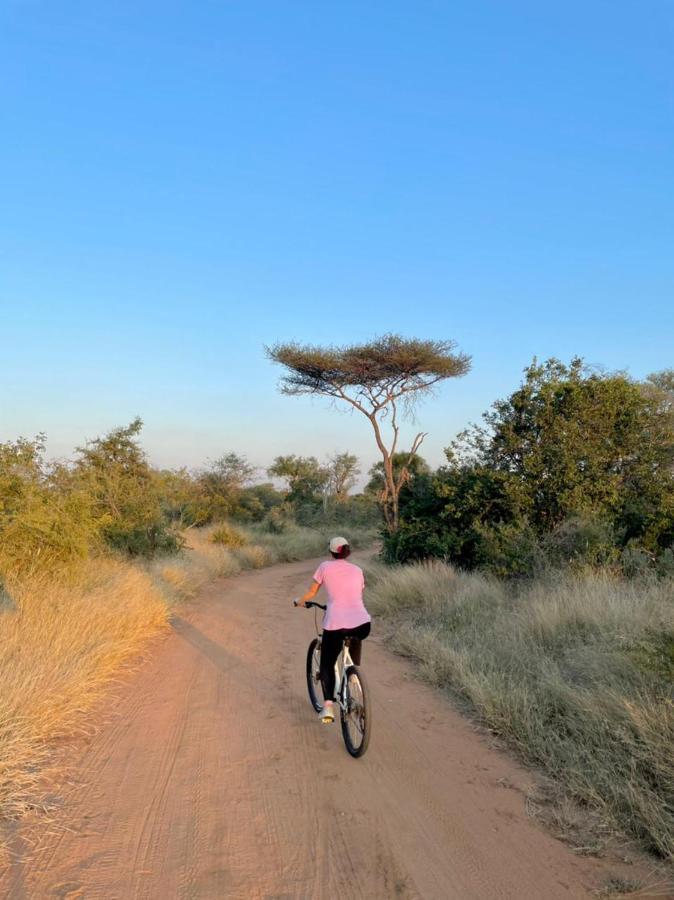 Little Kubu Lodge Hoedspruit Bagian luar foto